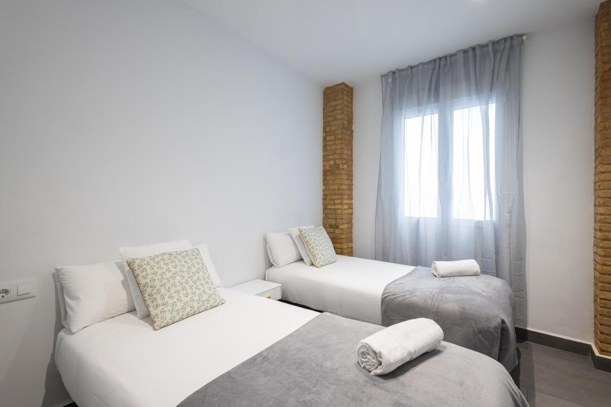Florit Flats - The Patraix Apartments บาเลนเซีย ภายนอก รูปภาพ